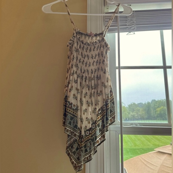 Beautiful Pattern Top - Picture 1 of 5